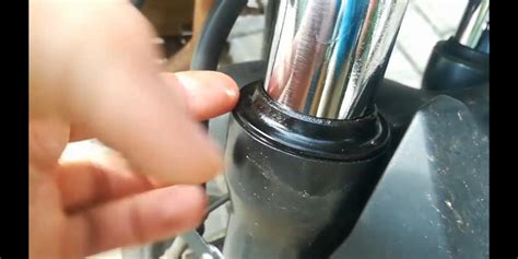 Fork oil leaking out top cap